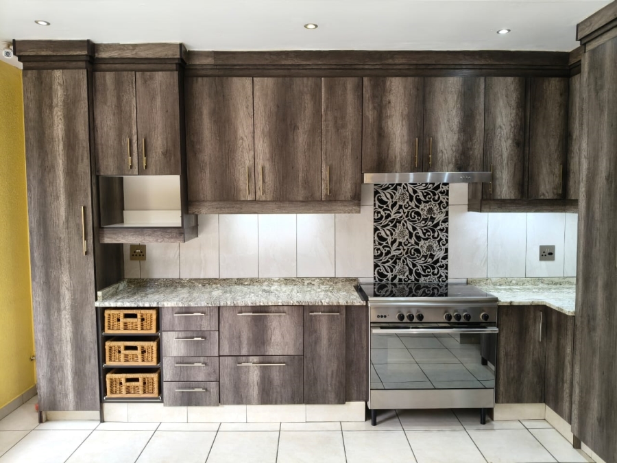 3 Bedroom Property for Sale in Safari Gardens North West